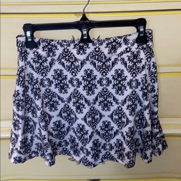 Skirt - Picture 2 of 5